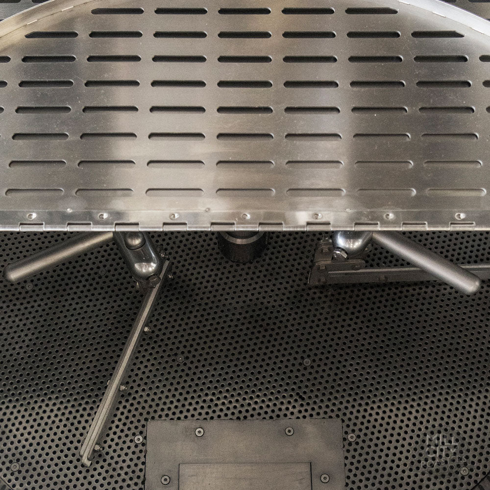 Oversize cooling tray for rapid cooling and 3+ roasted batch uniform post roast blending and mixing.