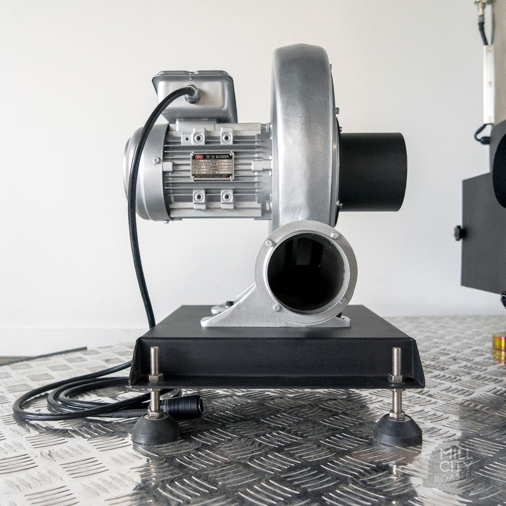 Oversize cooling tray fan cools faster to preserve flavor.