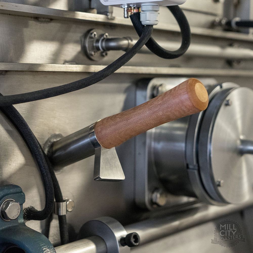 Water quench port, custom sample spoon tryer and precision drum adjustment mechanism.